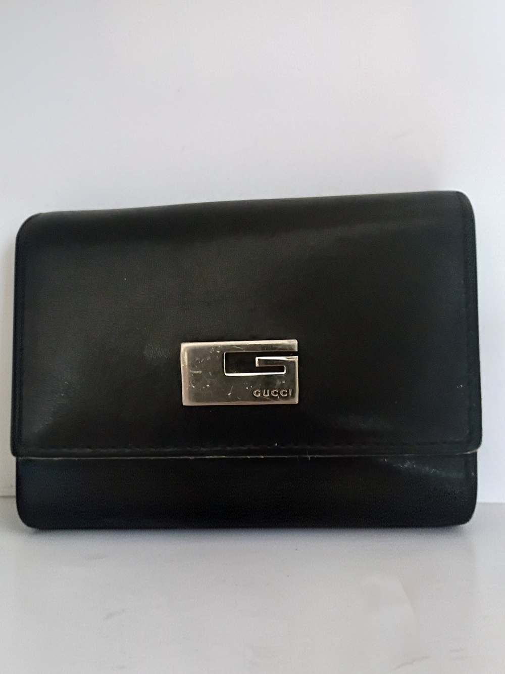 Gucci Black Leather Keyholder with Silver G Plaque